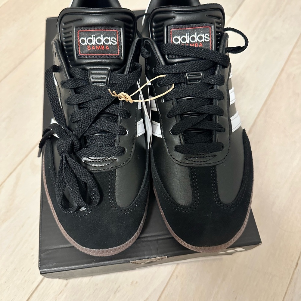Adidas Samba Indoor Soccer Shoes Men’s 6.5 Women’s 7.5